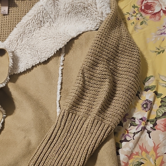 Knox Rose Tan Knit with Cream Shearling Accent - Picture 5 of 5
